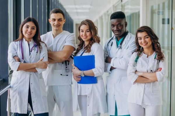 Yêu cầu ngoại ngữ khắt khe: Chứng chỉ tiếng Anh